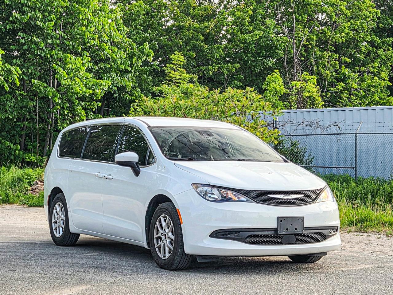 2022 Chrysler Grand Caravan SXT Photo2