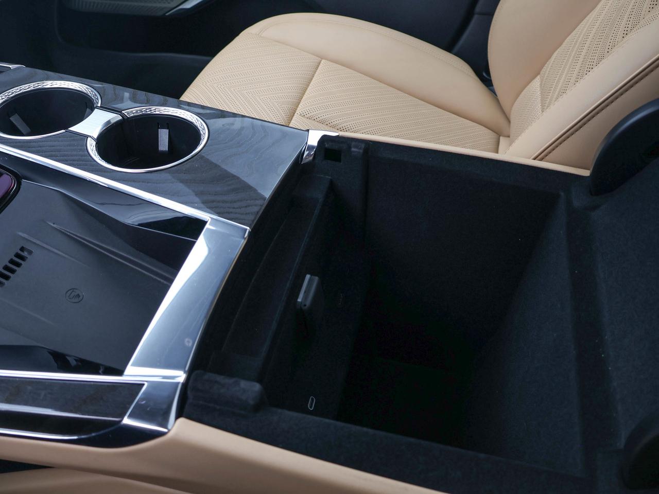 2025 Cadillac Escalade IQ Sport 2 Photo