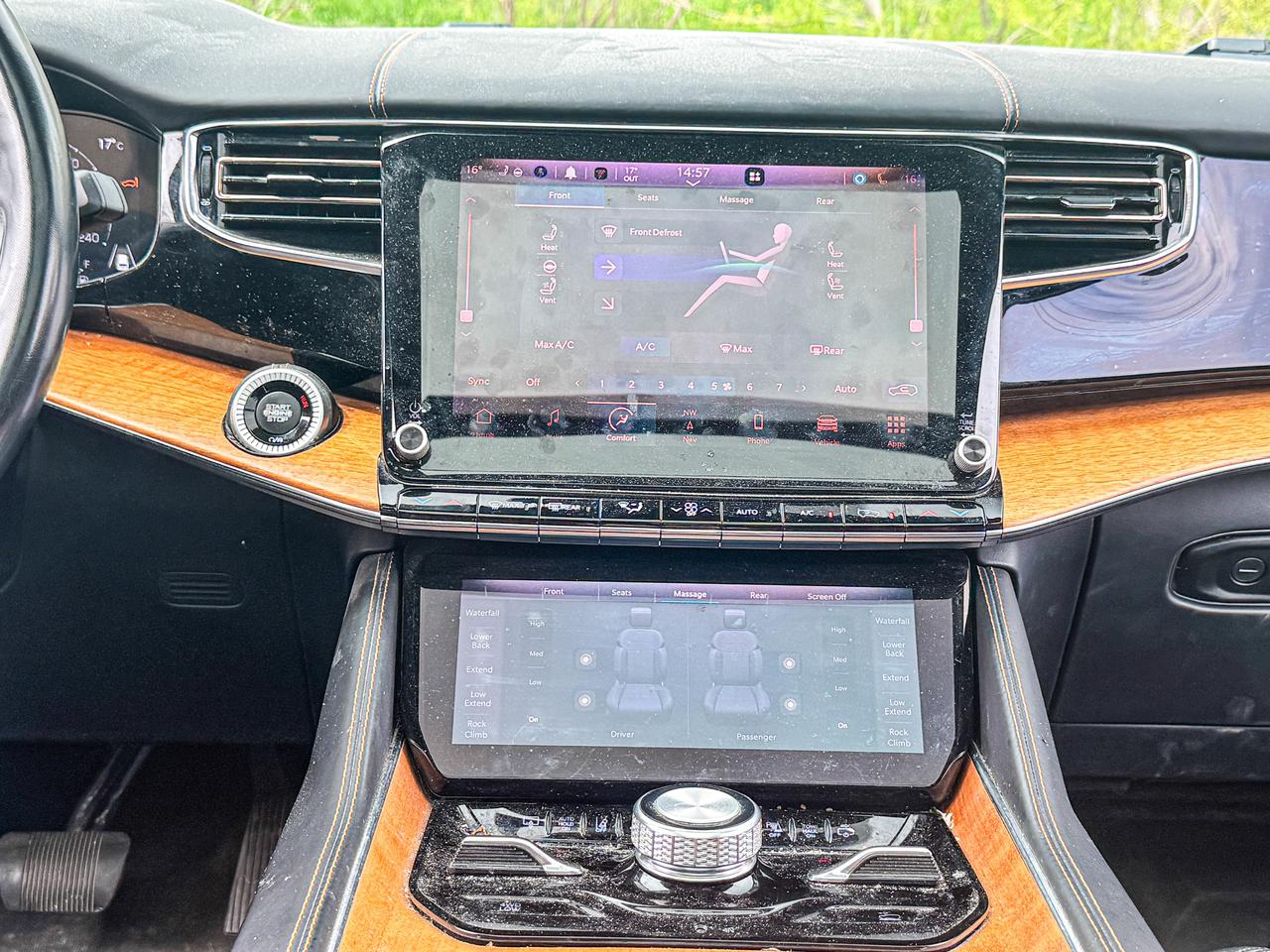 2022 Jeep Grand Wagoneer Series III Photo