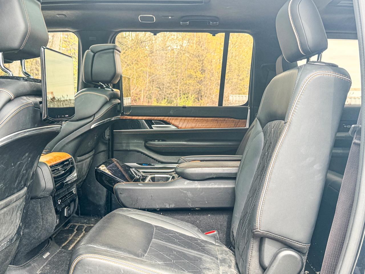 2022 Jeep Grand Wagoneer Series III Photo