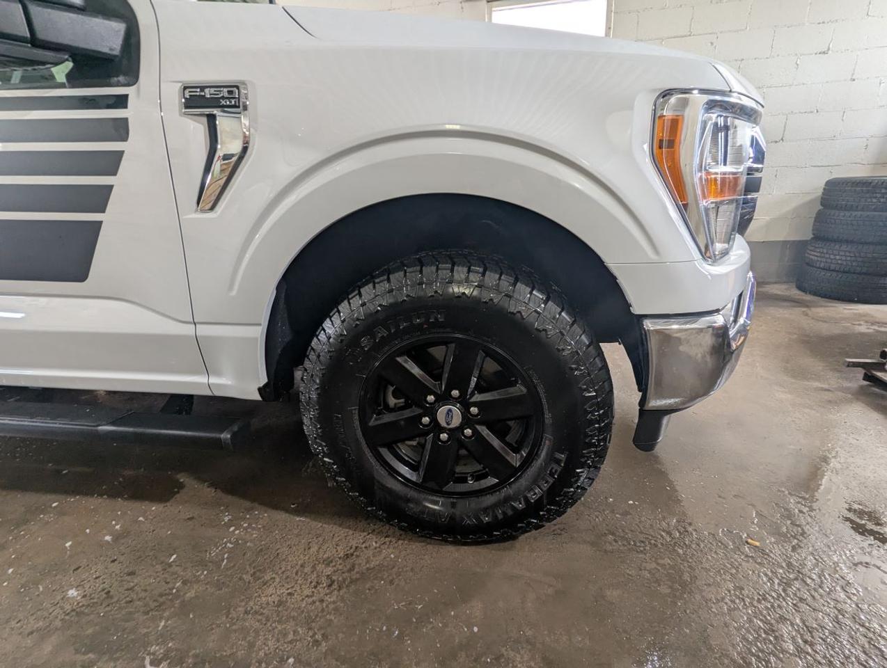 2022 Ford F-150 XLT SUPERCREW 4X4 WITH NAVIGATION!! Photo3