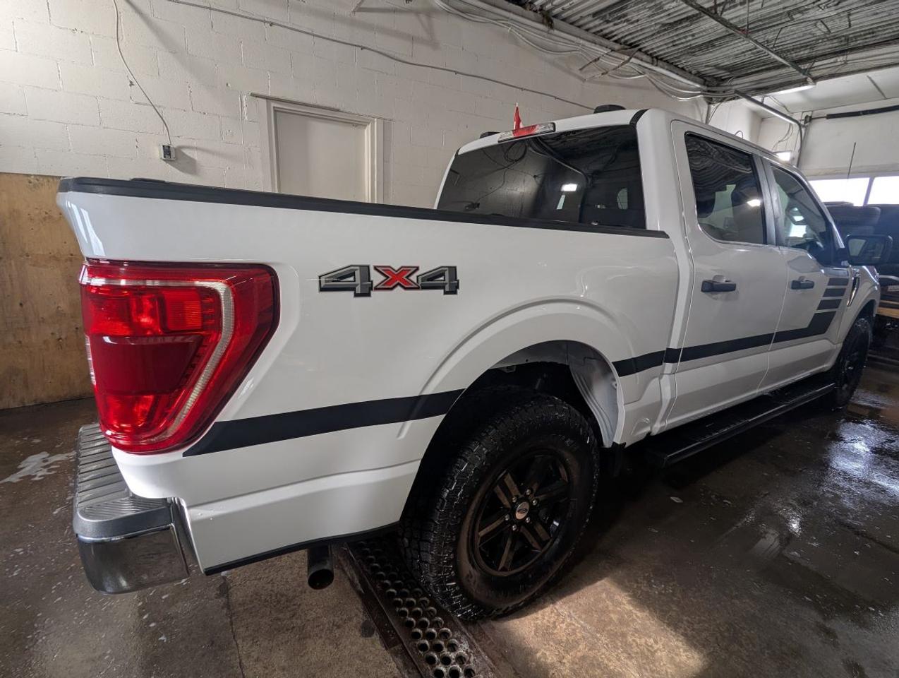 2022 Ford F-150 XLT SUPERCREW 4X4 WITH NAVIGATION!! Photo4