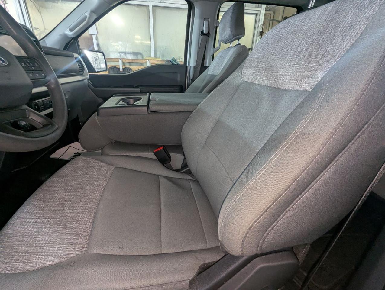 2022 Ford F-150 XLT SUPERCREW 4X4 WITH NAVIGATION!! Photo
