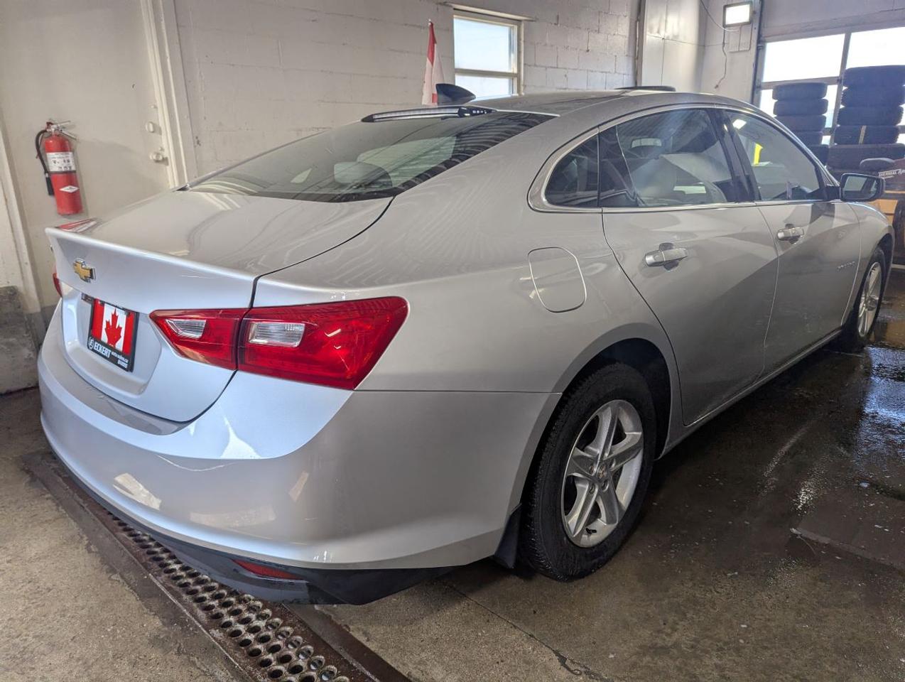 2021 Chevrolet Malibu LS WITH ANDROID AUTO/APPLE CARPLAY!! Photo4