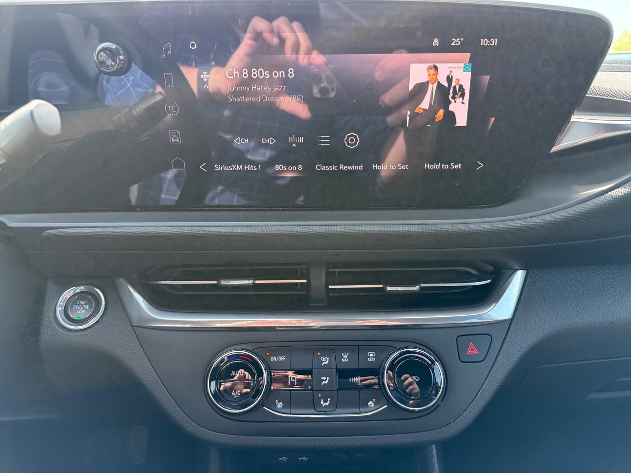 2024 Buick Envista Preferred Heated Steering and Seats! Photo