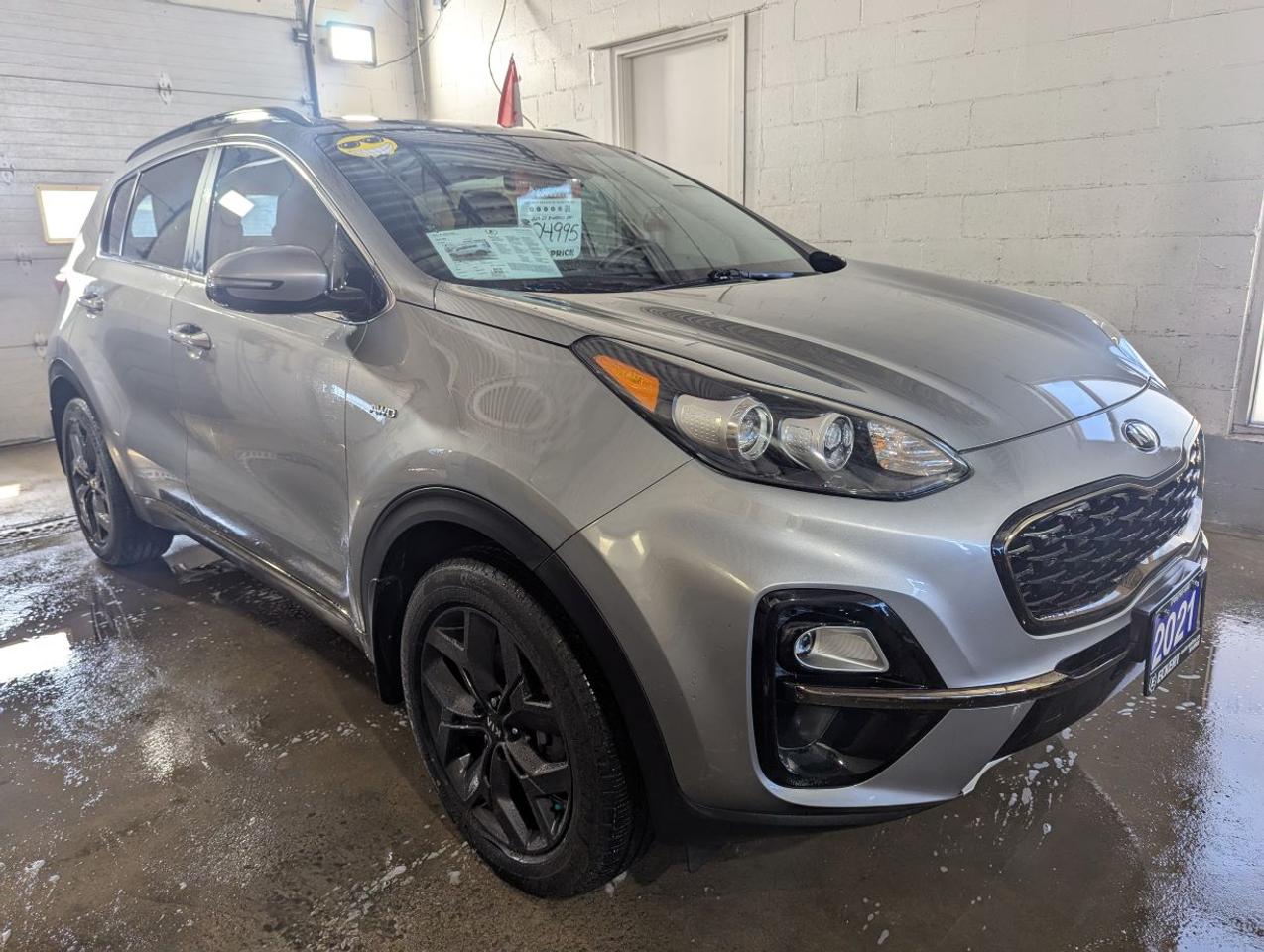 2021 Kia Sportage EX S WITH A PANORAMIC SUNROOF!! Photo2