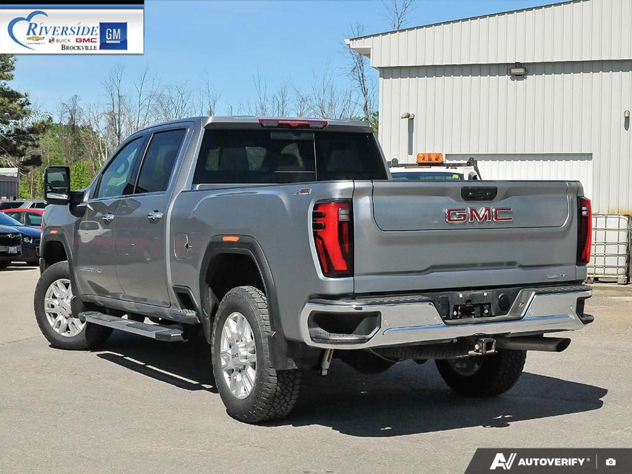 2024 GMC Sierra 2500 HD SLT Photo3