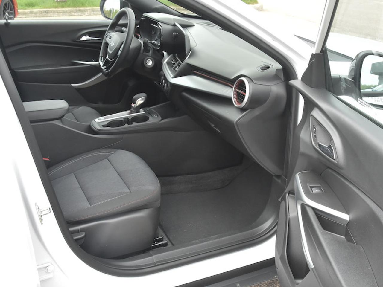 2025 Chevrolet Trax FWD 4dr 1RS Photo