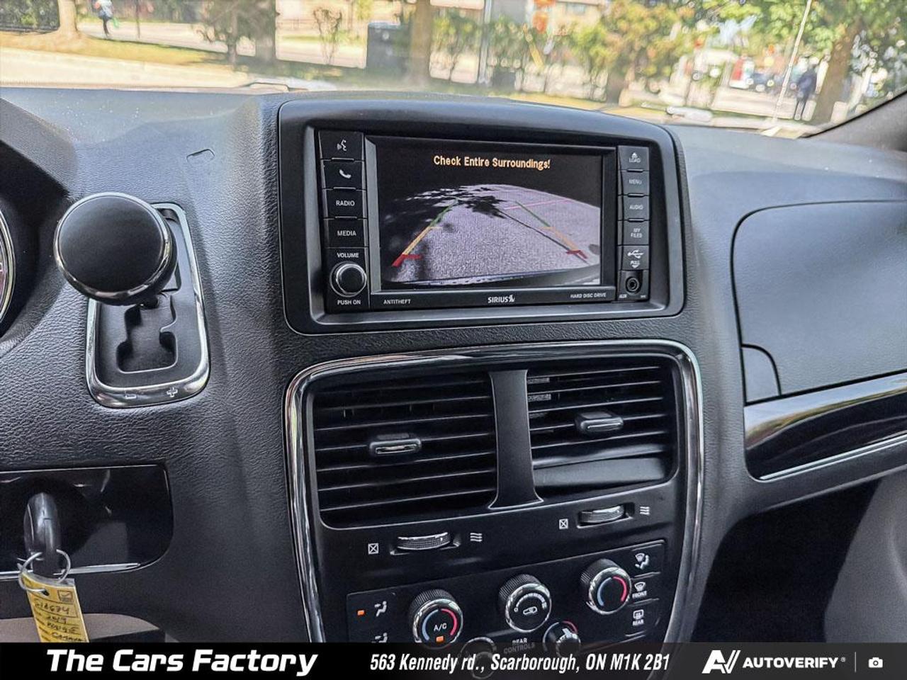 2019 Dodge Grand Caravan SXT Premium Plus Stow ’n Go Nav / DVD / Camera! Photo