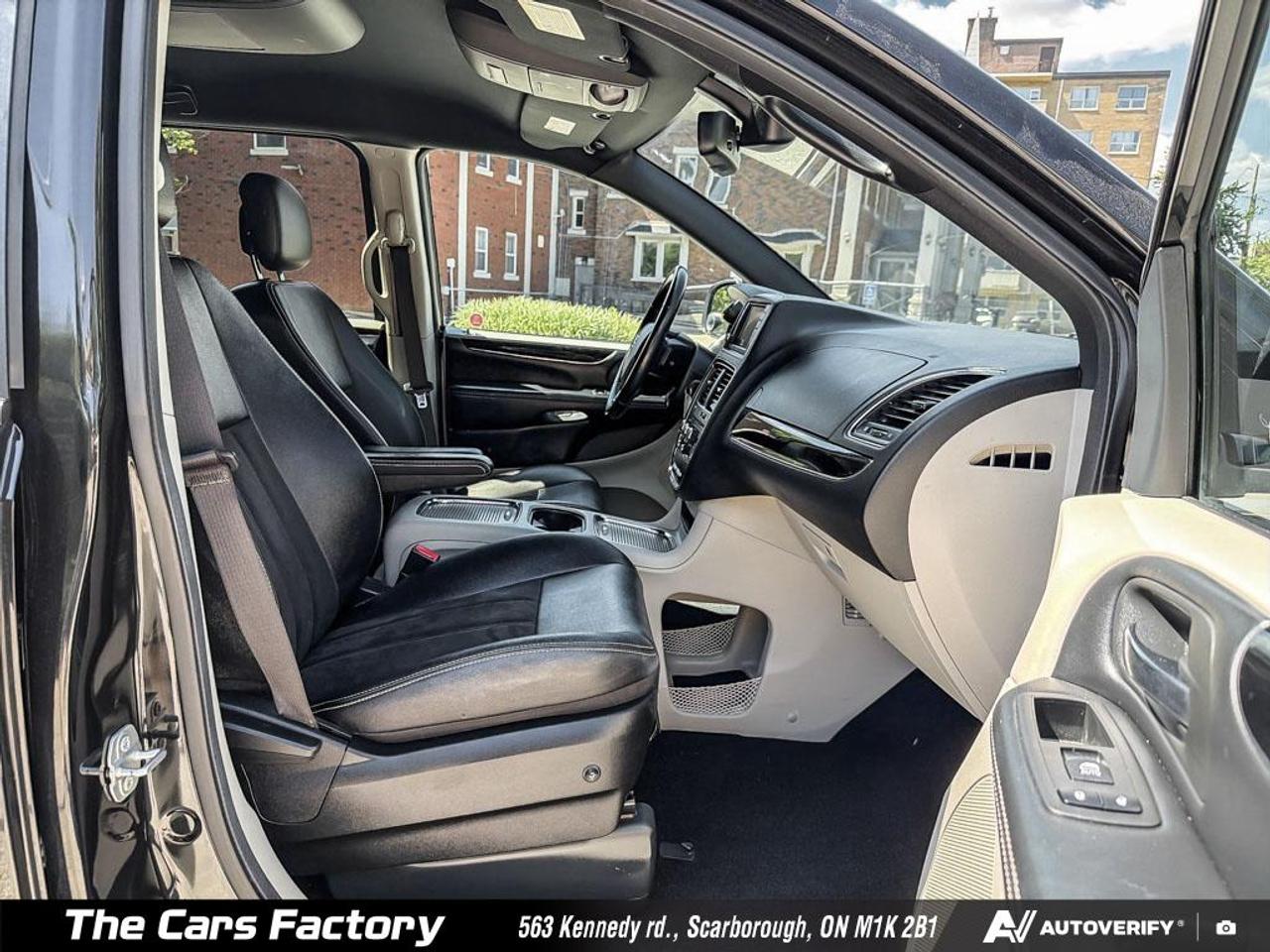 2019 Dodge Grand Caravan SXT Premium Plus Stow ’n Go Nav / DVD / Camera! Photo
