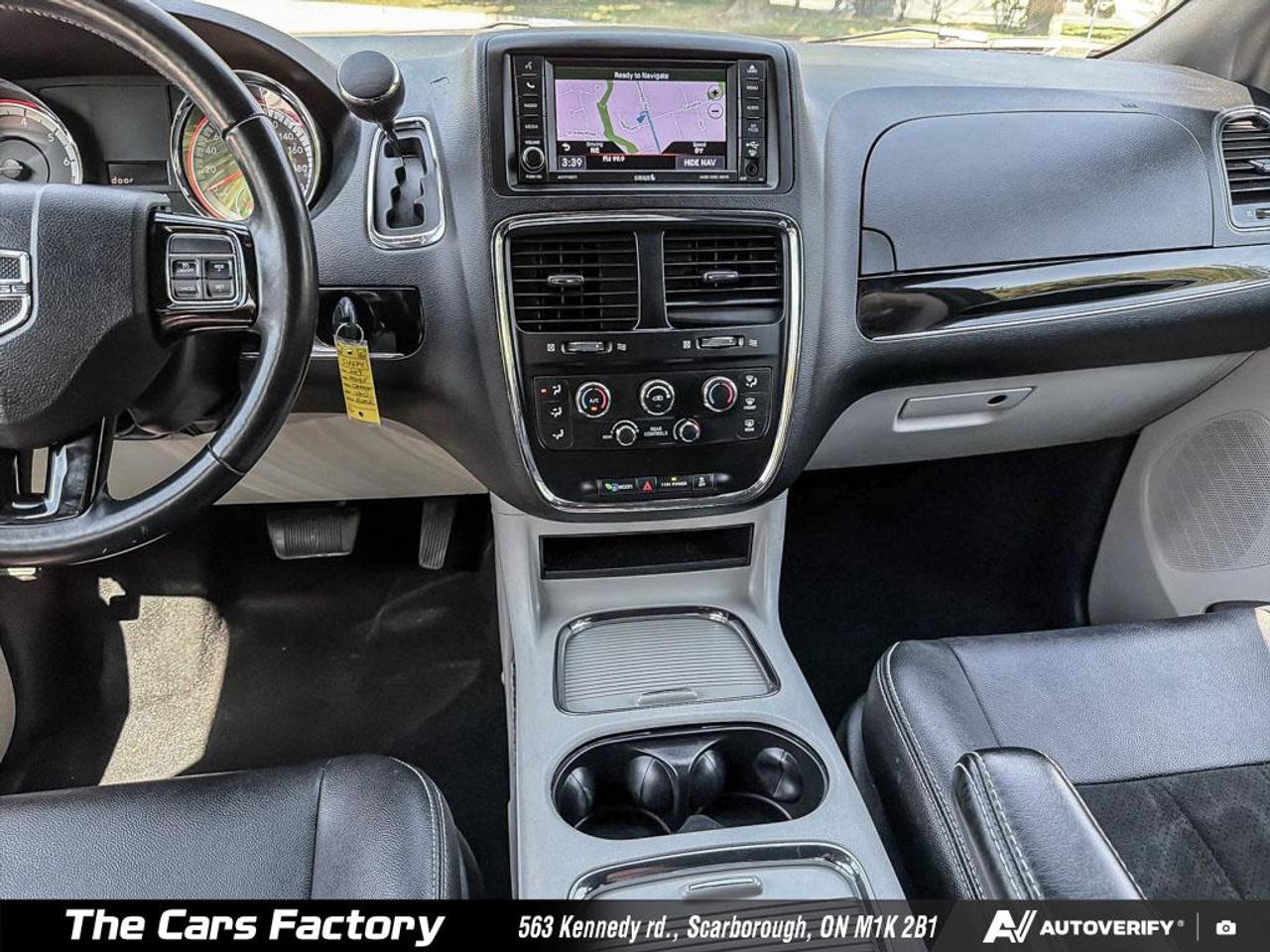 2019 Dodge Grand Caravan SXT Premium Plus Stow ’n Go Nav / DVD / Camera! Photo