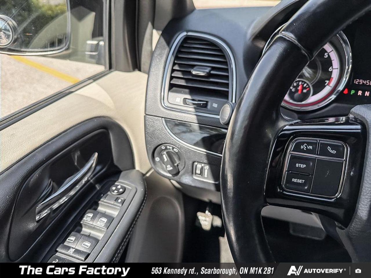 2019 Dodge Grand Caravan SXT Premium Plus Stow ’n Go Nav / DVD / Camera! Photo