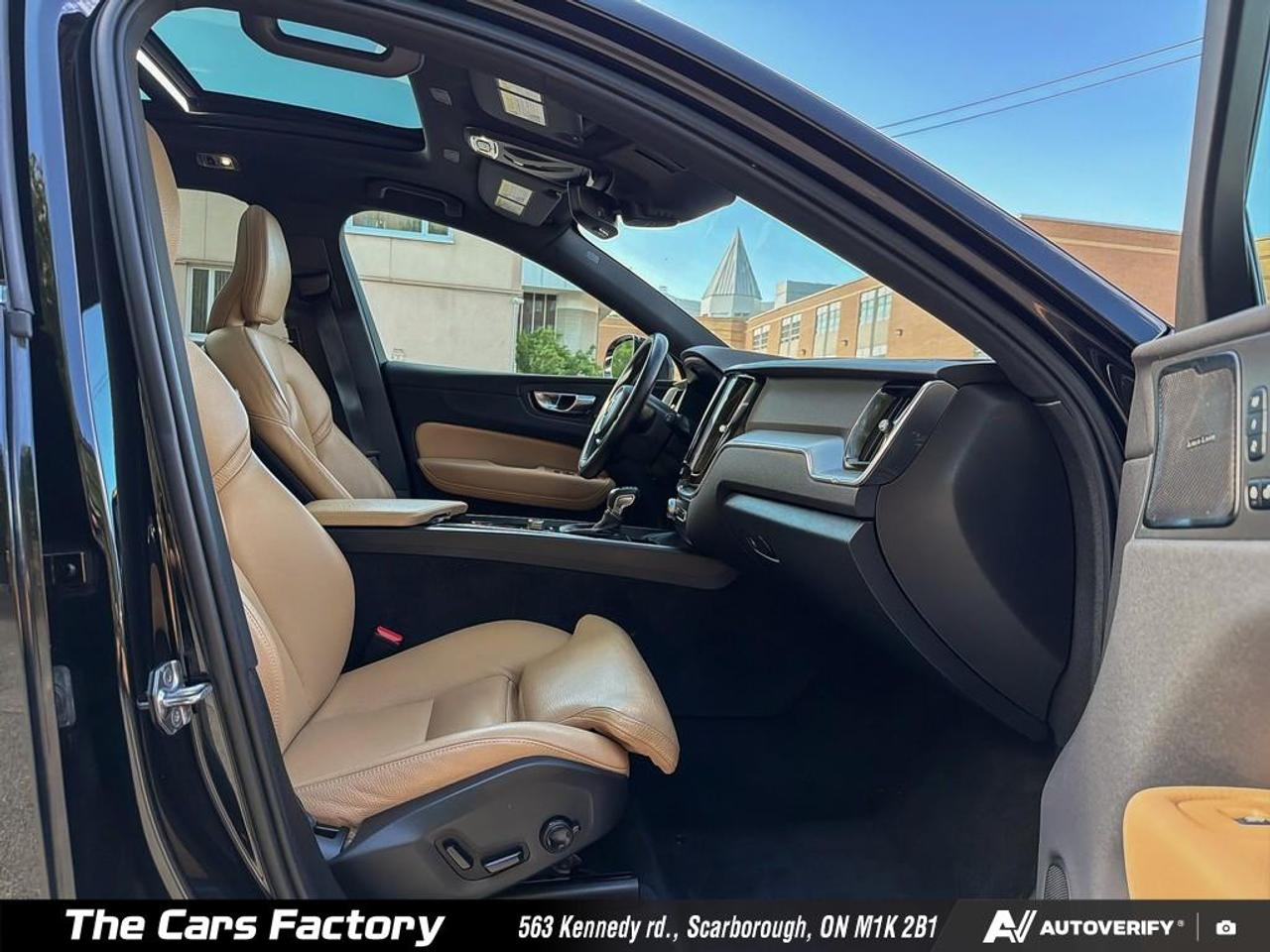2020 Volvo XC60 T6 AWD Momentum Clean Loaded! Photo
