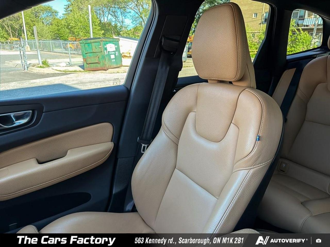 2020 Volvo XC60 T6 AWD Momentum Clean Loaded! Photo