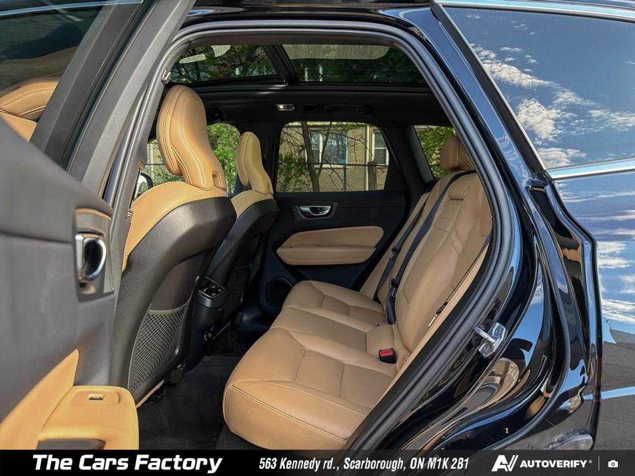 2020 Volvo XC60 T6 AWD Momentum Clean Loaded! Photo