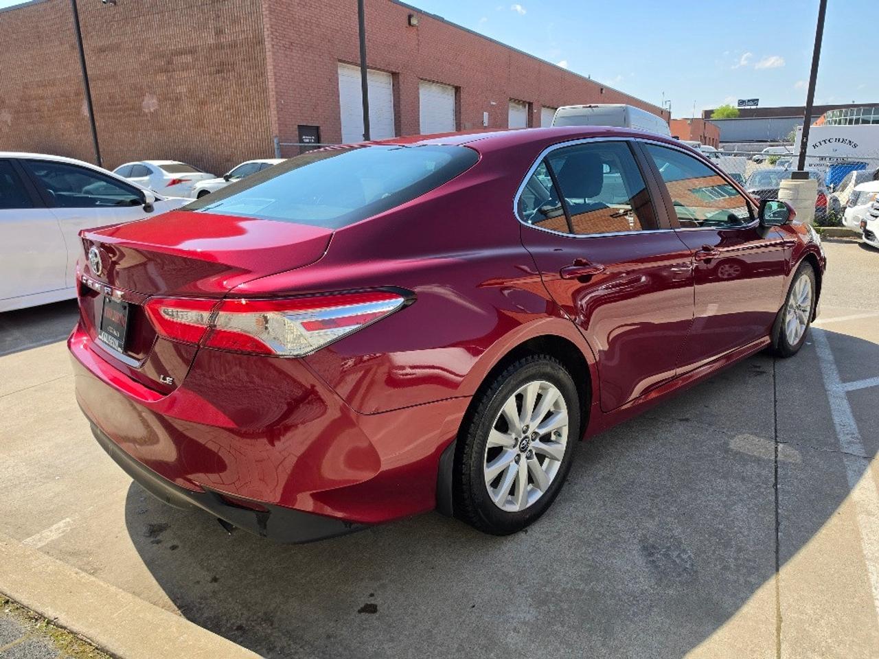 2018 Toyota Camry LE **ONLY 60,000KM-CAMERA-ALLOYS-CLEAN CARFAX-CERTIFIED** Photo
