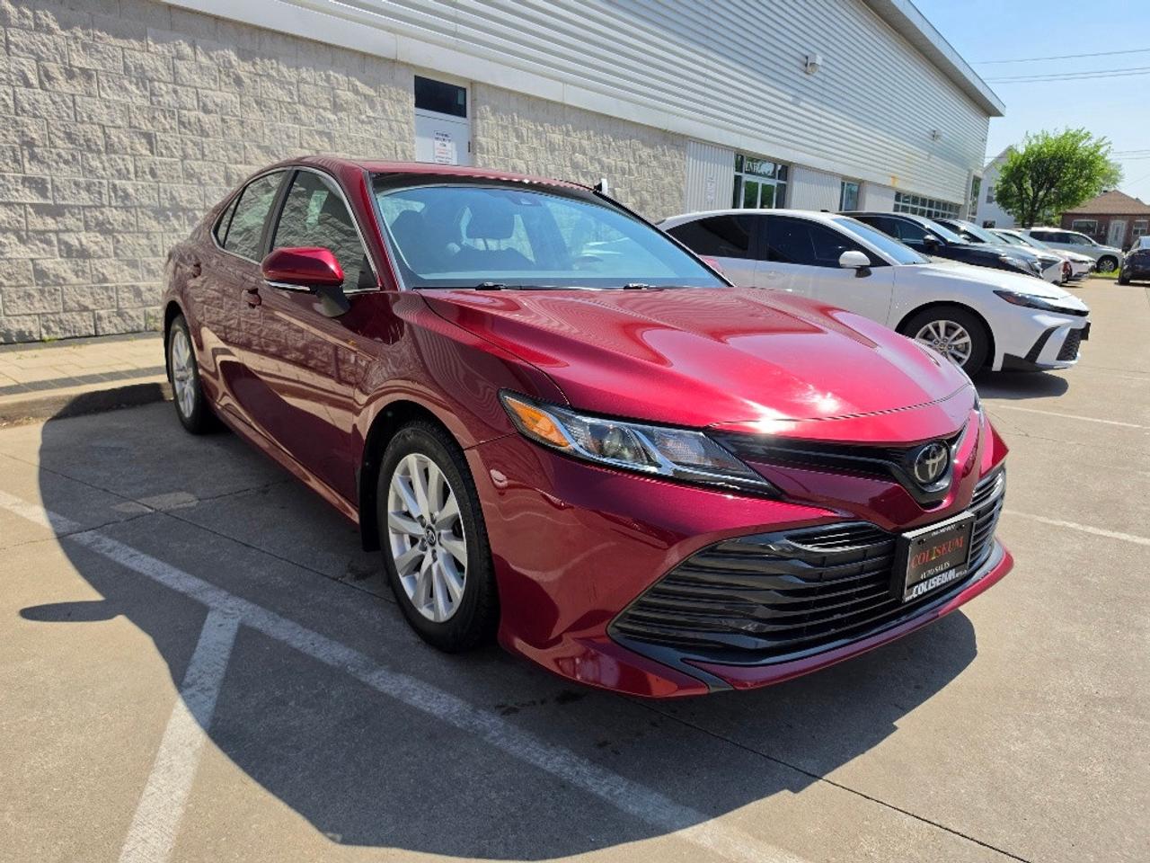 2018 Toyota Camry LE **ONLY 60,000KM-CAMERA-ALLOYS-CLEAN CARFAX-CERTIFIED** Photo