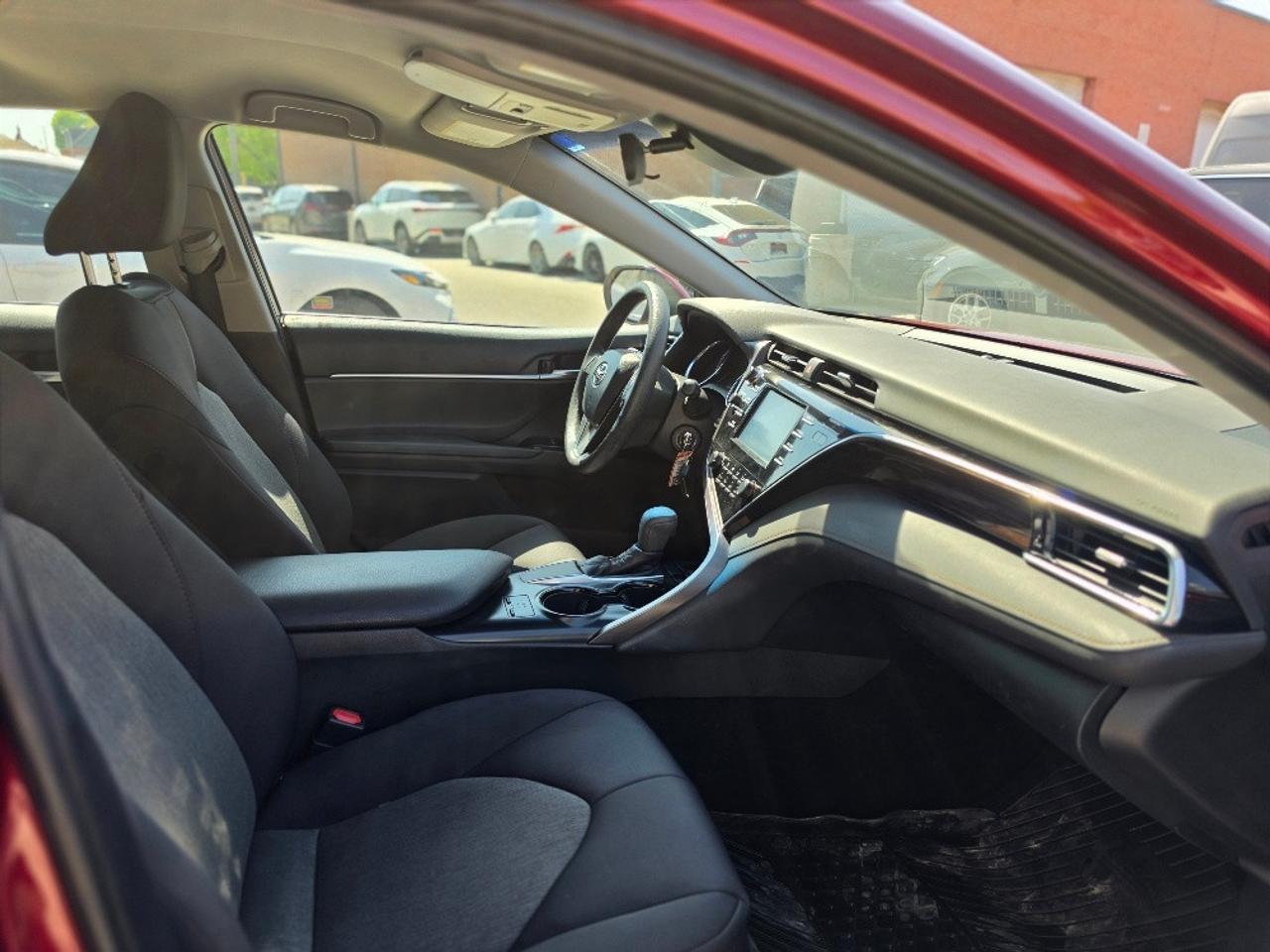 2018 Toyota Camry LE **ONLY 60,000KM-CAMERA-ALLOYS-CLEAN CARFAX-CERTIFIED** Photo