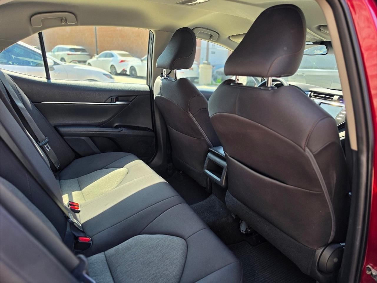2018 Toyota Camry LE **ONLY 60,000KM-CAMERA-ALLOYS-CLEAN CARFAX-CERTIFIED** Photo