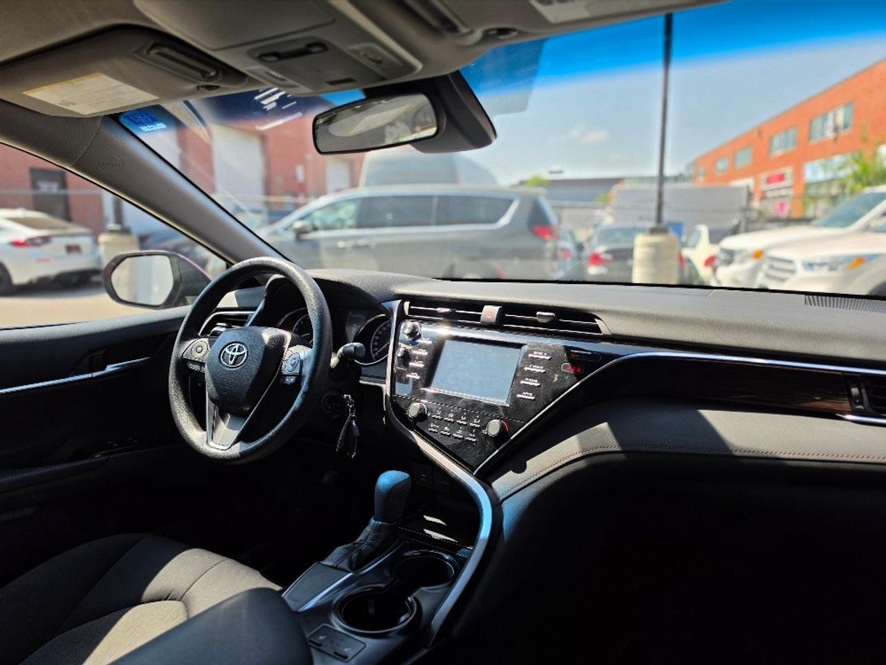 2018 Toyota Camry LE **ONLY 60,000KM-CAMERA-ALLOYS-CLEAN CARFAX-CERTIFIED** Photo