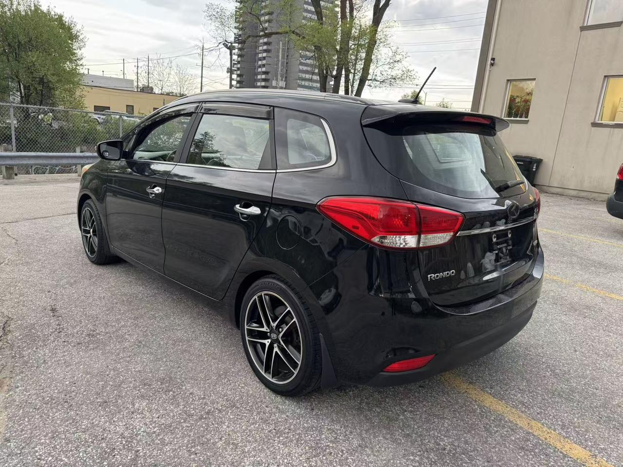2014 Kia Rondo 4dr Wgn Auto EX Photo3