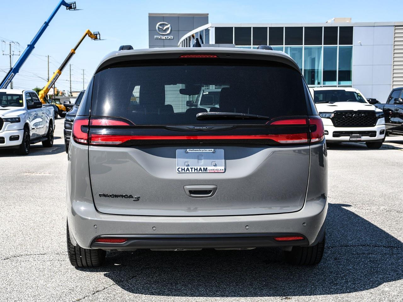 2023 Chrysler Pacifica Touring L FWD Photo