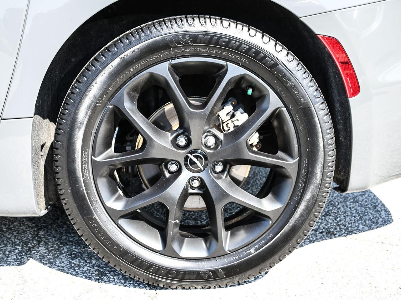 2023 Chrysler Pacifica Touring L FWD Photo