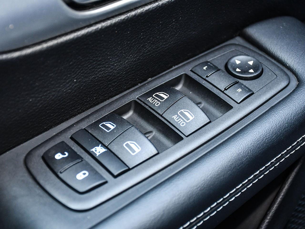2023 Chrysler Pacifica Touring L FWD Photo