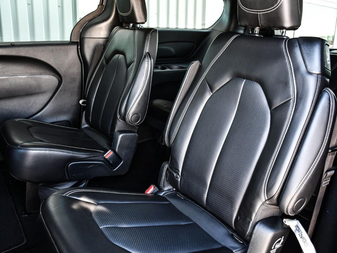 2023 Chrysler Pacifica Touring L FWD Photo