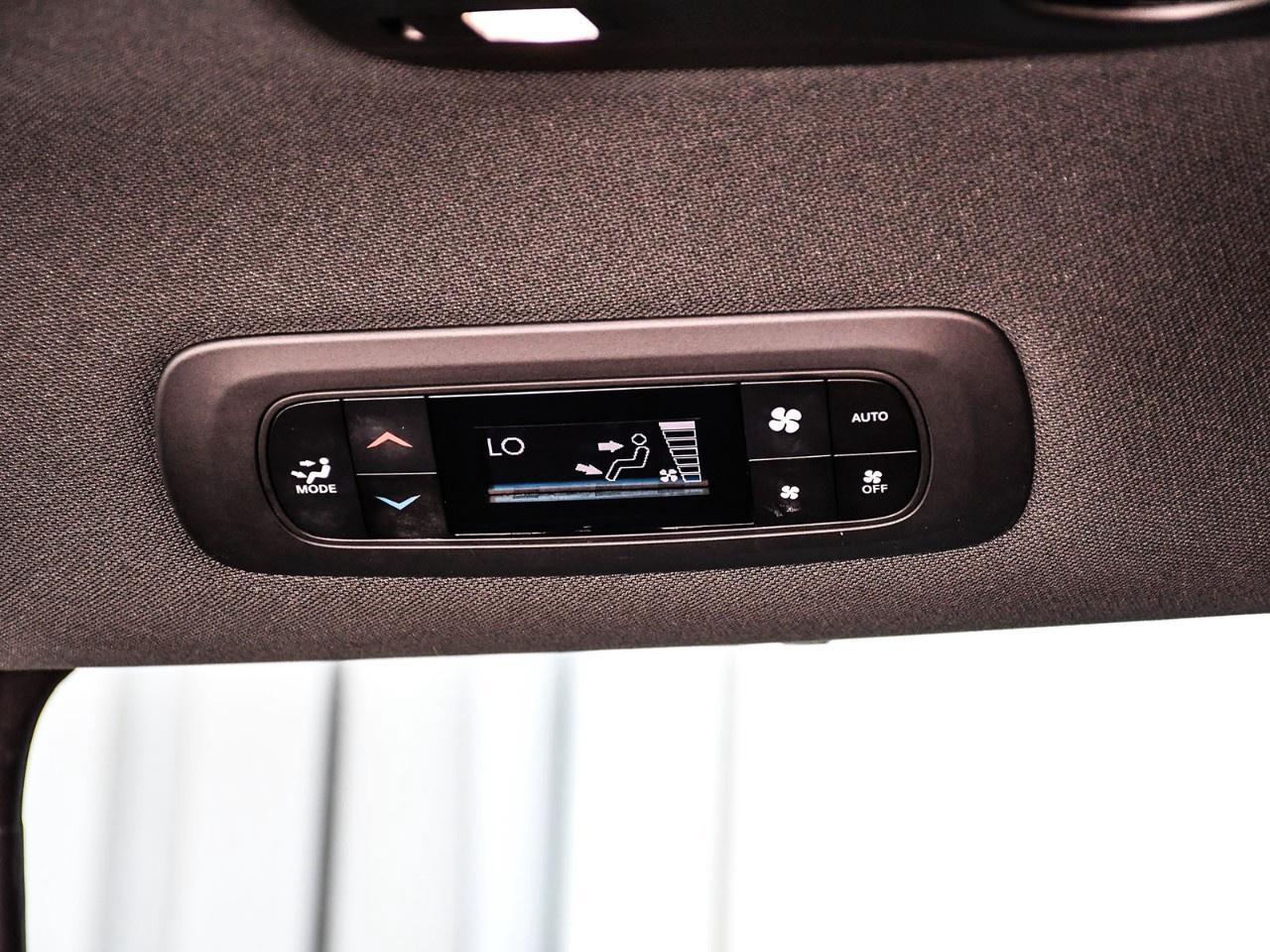 2023 Chrysler Pacifica Touring L FWD Photo