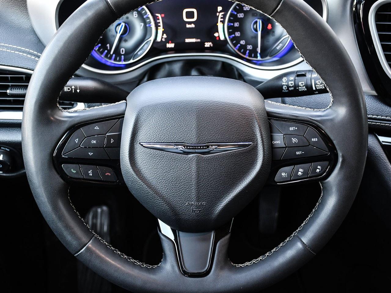 2023 Chrysler Pacifica Touring L FWD Photo