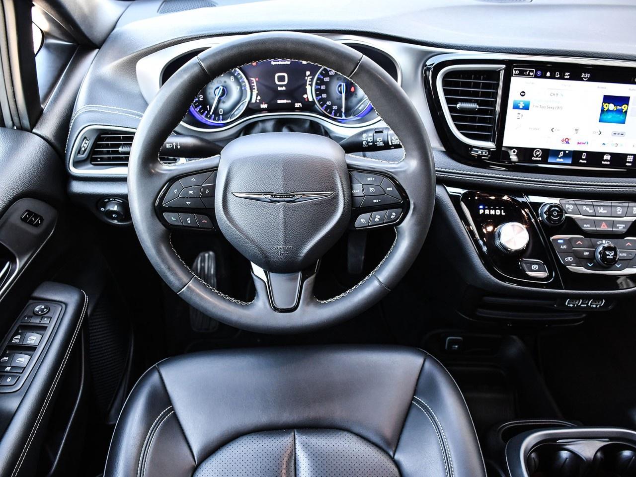 2023 Chrysler Pacifica Touring L FWD Photo