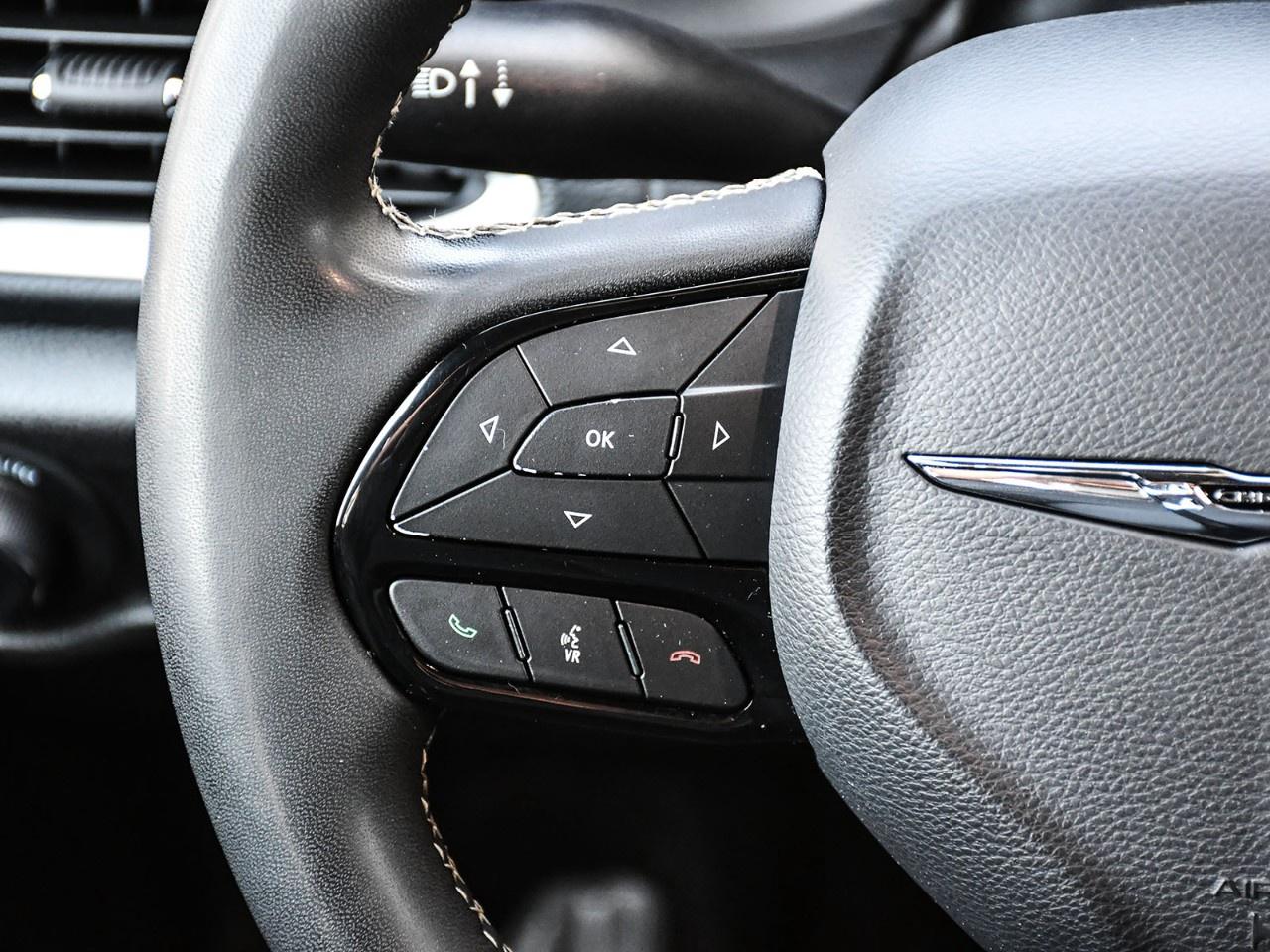 2023 Chrysler Pacifica Touring L FWD Photo