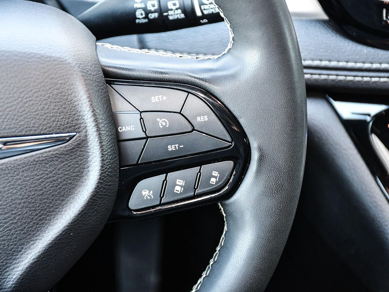 2023 Chrysler Pacifica Touring L FWD Photo