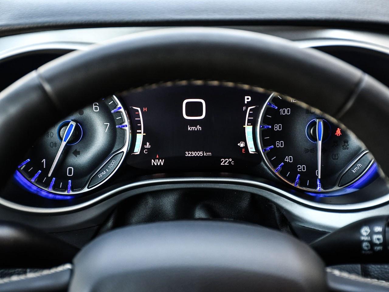 2023 Chrysler Pacifica Touring L FWD Photo