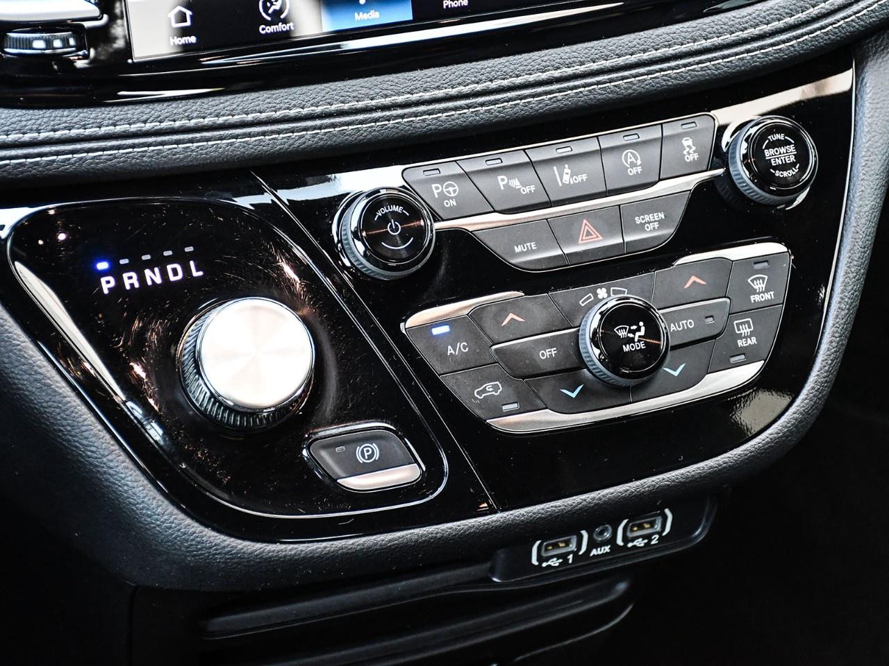 2023 Chrysler Pacifica Touring L FWD Photo
