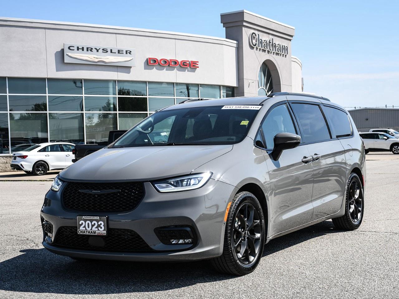 2023 Chrysler Pacifica Touring L FWD Photo