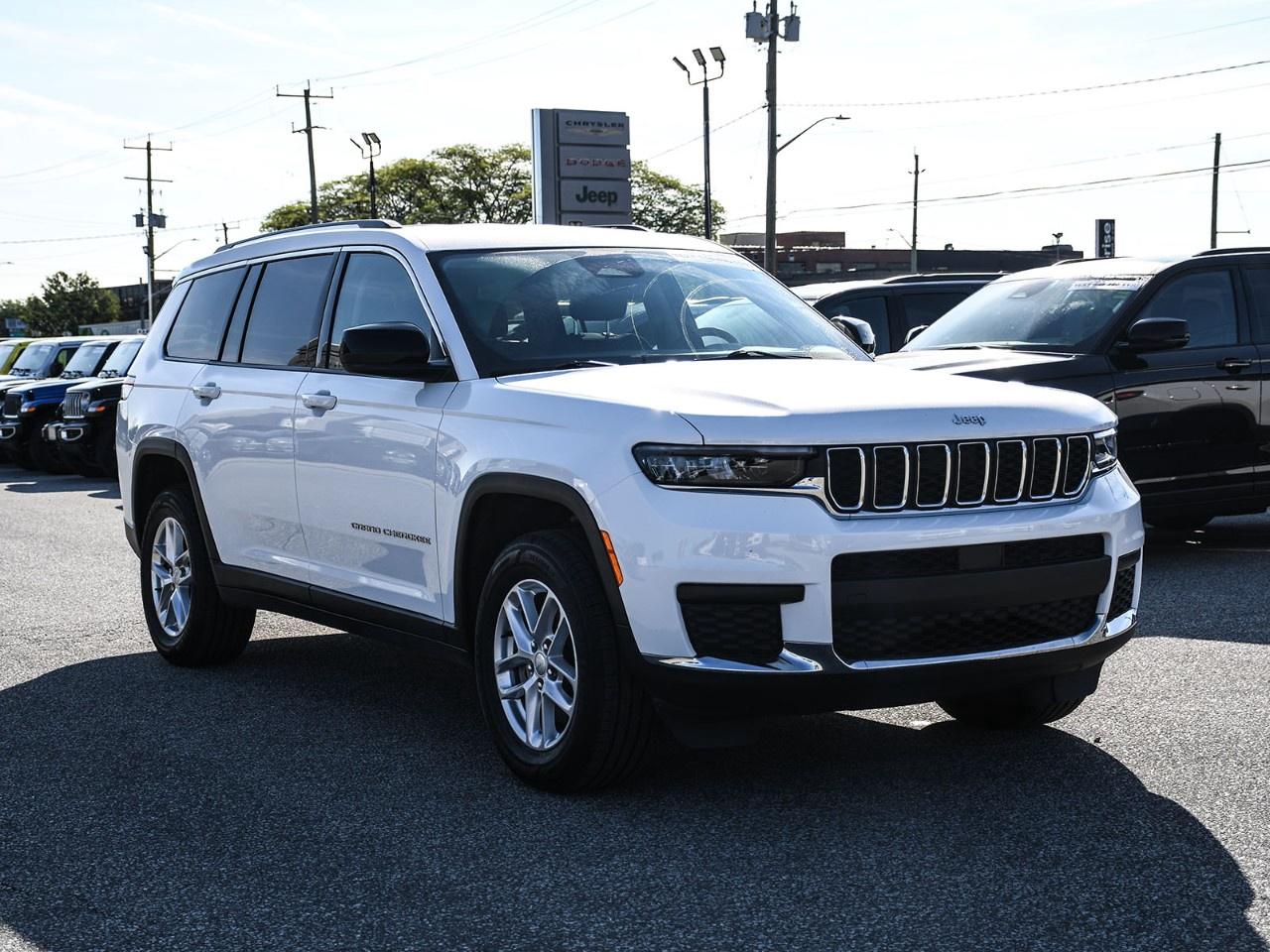 2023 Jeep Grand Cherokee L Laredo 4x4 Photo4