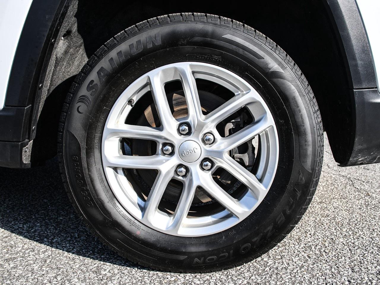2023 Jeep Grand Cherokee L Laredo 4x4 Photo