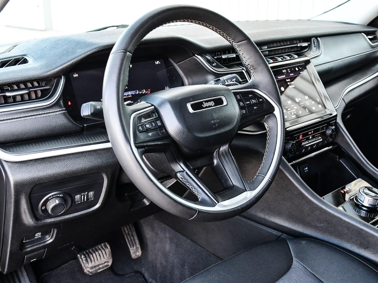 2023 Jeep Grand Cherokee L Laredo 4x4 Photo