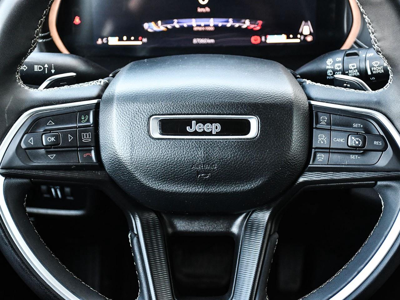 2023 Jeep Grand Cherokee L Laredo 4x4 Photo
