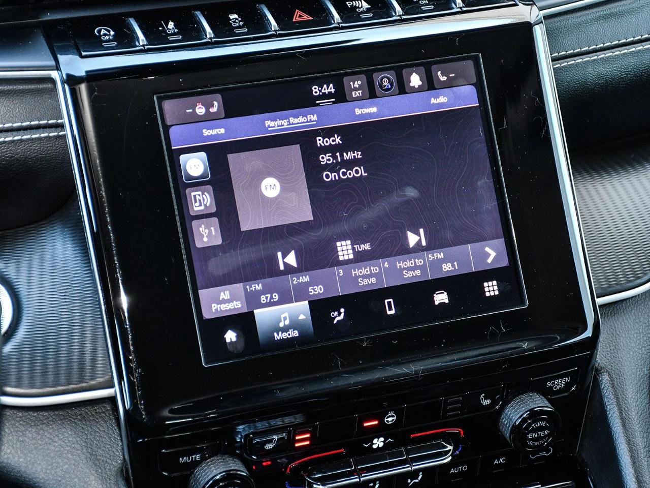2023 Jeep Grand Cherokee L Laredo 4x4 Photo