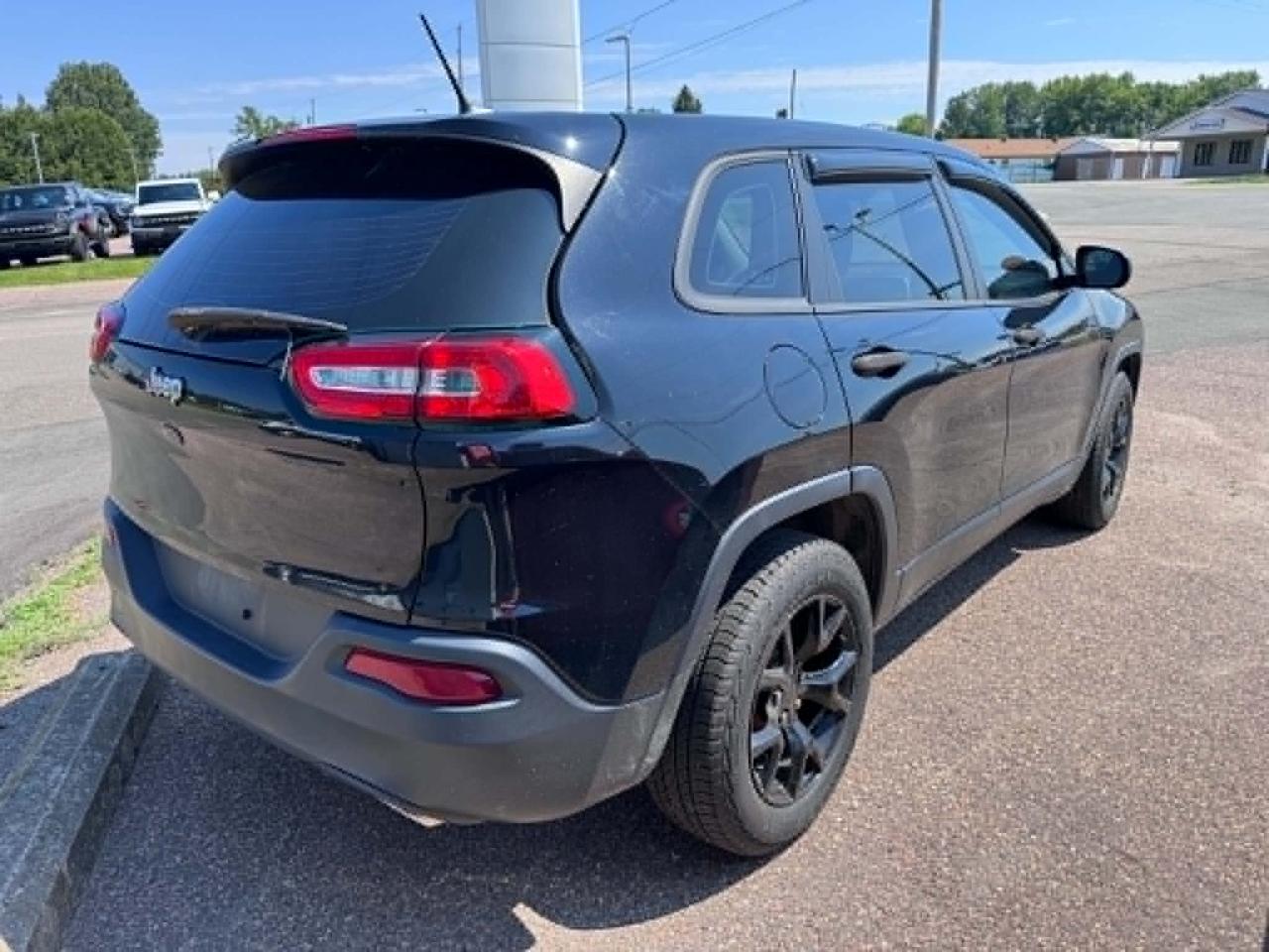 2017 Jeep Cherokee Sport Photo3