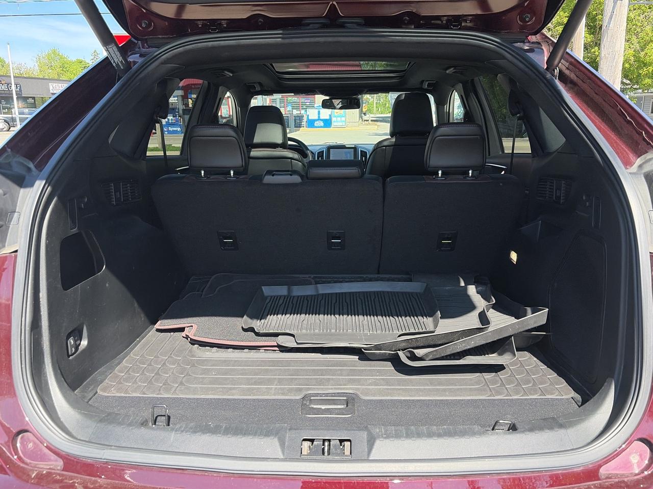 2022 Ford Edge Titanium AWD Photo