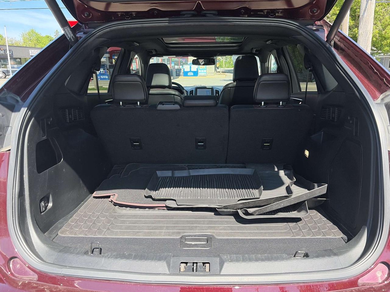 2022 Ford Edge Titanium AWD Photo