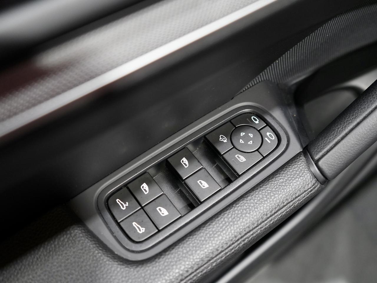 2024 Porsche Cayenne CARMINE RED|PANO|BOSE|DRIVE ASIST|NOACCIDENT|LOWKM Photo