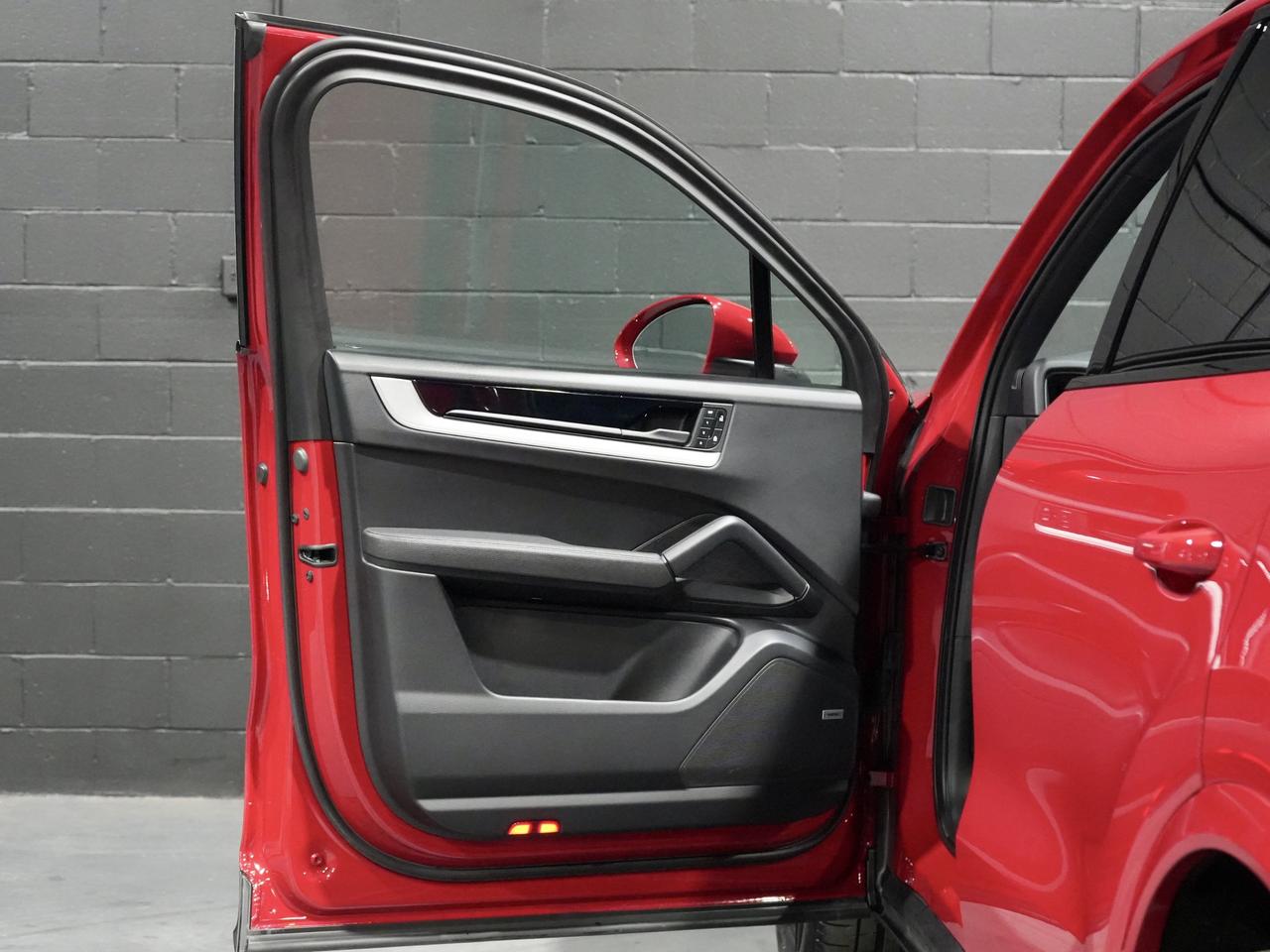 2024 Porsche Cayenne CARMINE RED|PANO|BOSE|DRIVE ASIST|NOACCIDENT|LOWKM Photo