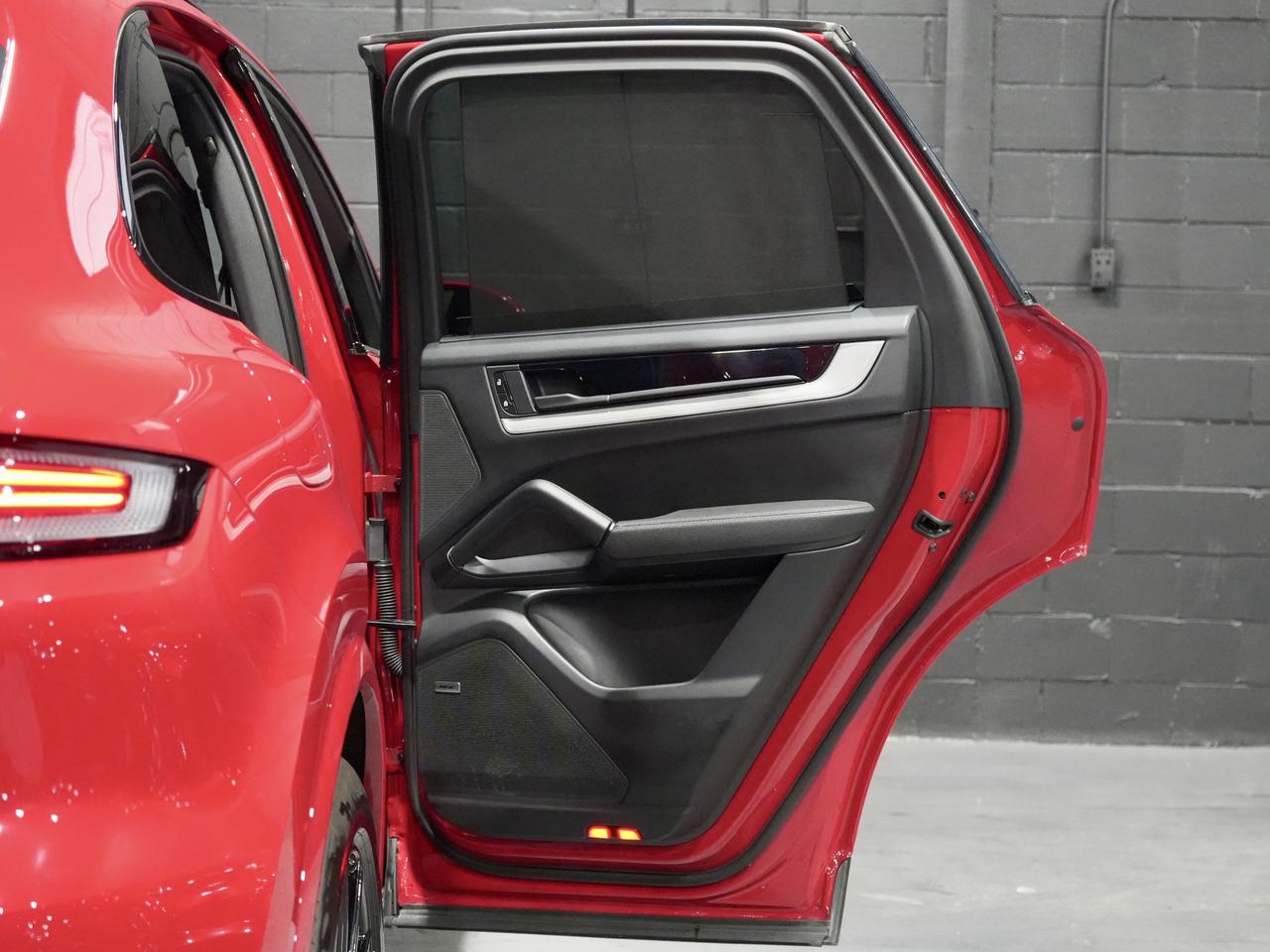 2024 Porsche Cayenne CARMINE RED|PANO|BOSE|DRIVE ASIST|NOACCIDENT|LOWKM Photo