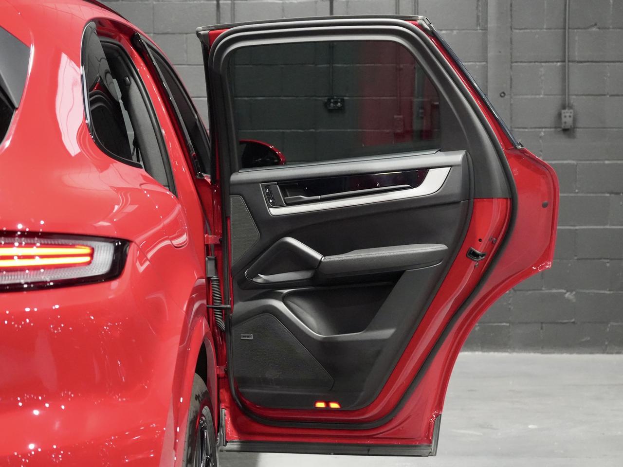 2024 Porsche Cayenne CARMINE RED|PANO|BOSE|DRIVE ASIST|NOACCIDENT|LOWKM Photo