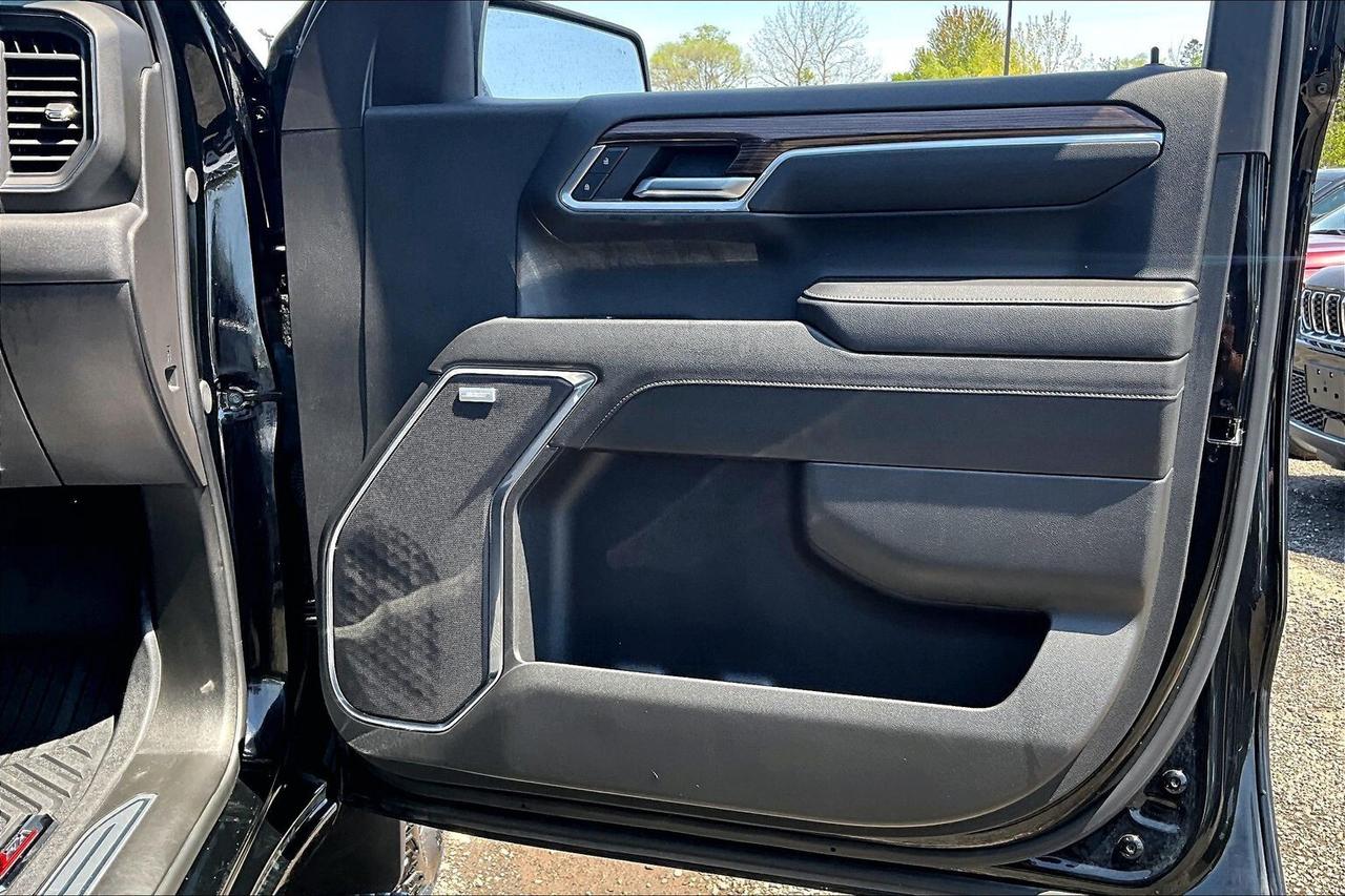 2024 Chevrolet Silverado 1500 LT Trail Boss Premium | Midnight Ed | 5.3L V8 |4X4 Photo
